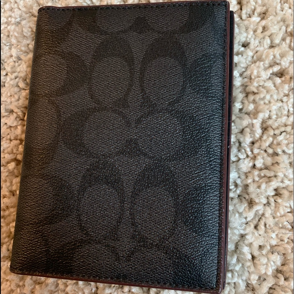 NEW COACH passport case in signature canvas